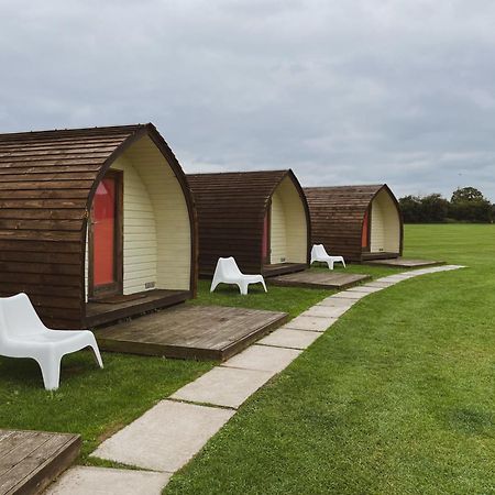 Rodway Hill Golf & Eco Pod Hotel Gloucester Esterno foto
