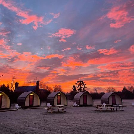 Rodway Hill Golf & Eco Pod Hotel Gloucester Esterno foto