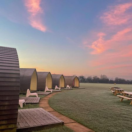 Rodway Hill Golf & Eco Pod Hotel Gloucester Esterno foto