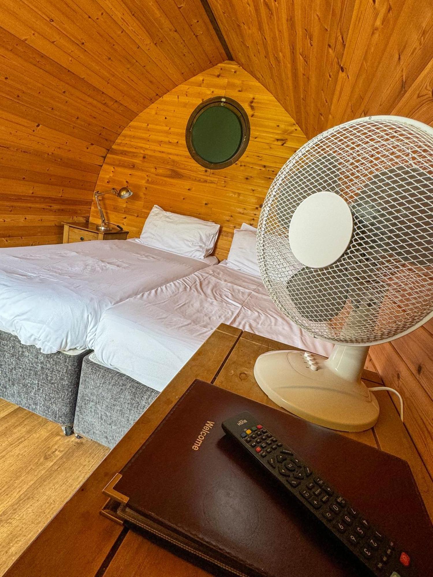 Rodway Hill Golf & Eco Pod Hotel Gloucester Esterno foto