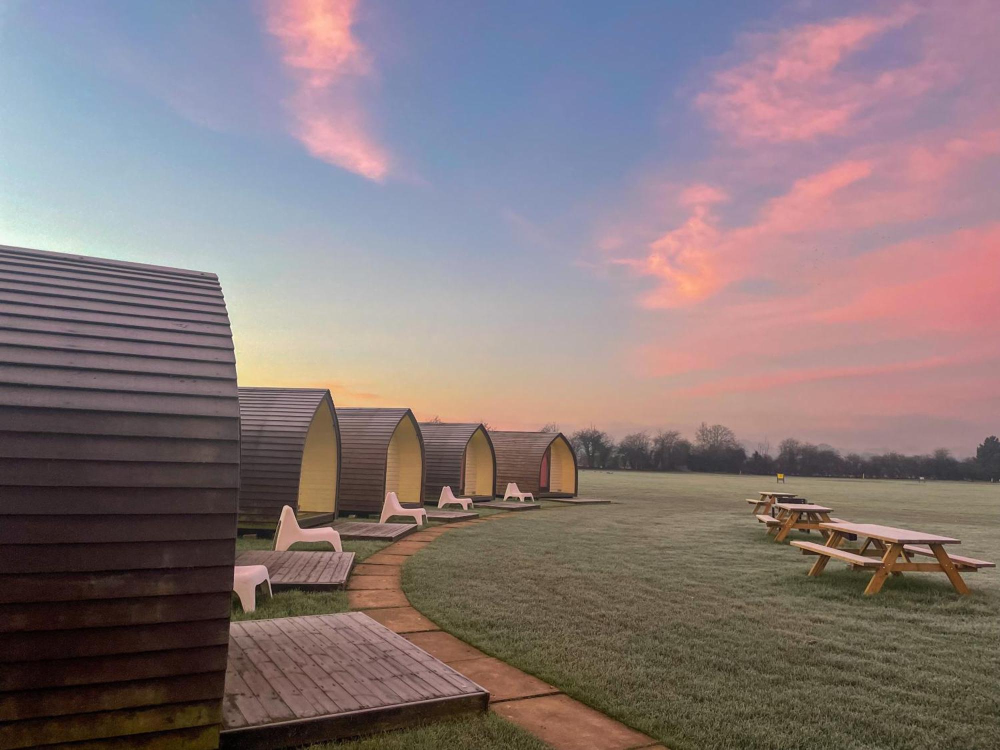 Rodway Hill Golf & Eco Pod Hotel Gloucester Esterno foto